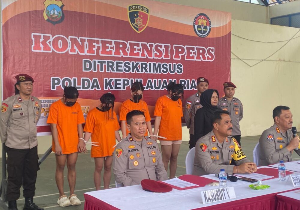 Afiliator Judi Online, Empat Waria di Batam Digaruk Polisi