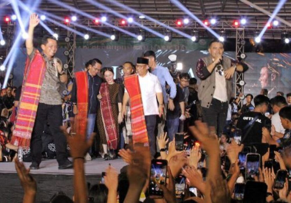 Pesta Budaya Bangso Batak: Ansar Ahmad dan Nyanyang Memukau Ribuan Warga Batam di Konser Judika