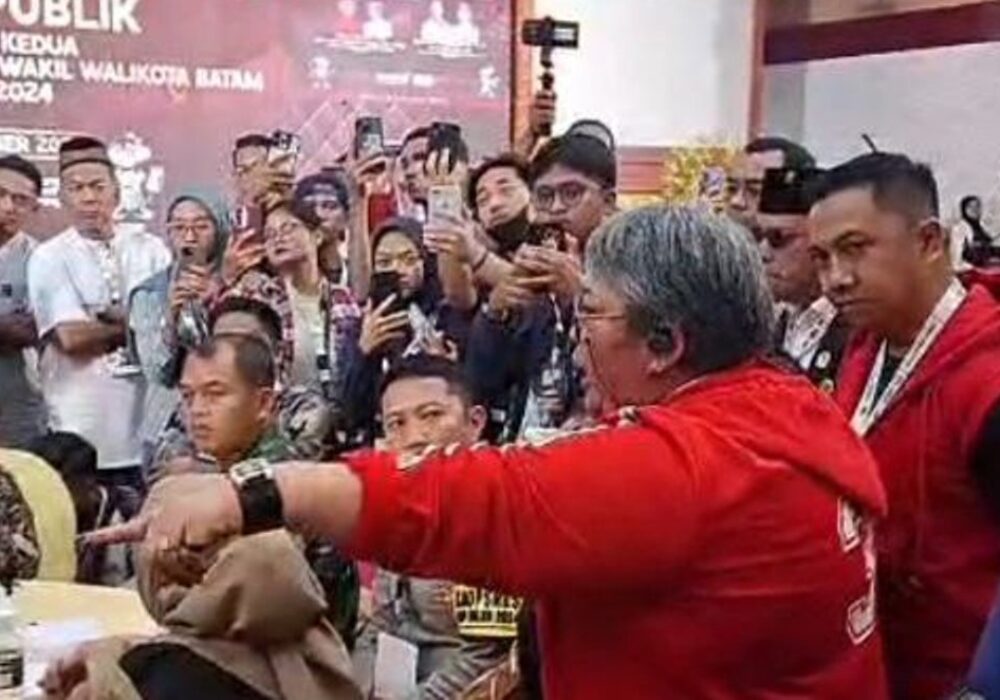 Debat ke II Pilkada Batam Molor! Paslon ASLI Enggan Debat Gegara Hp, Tim NADI Komplain