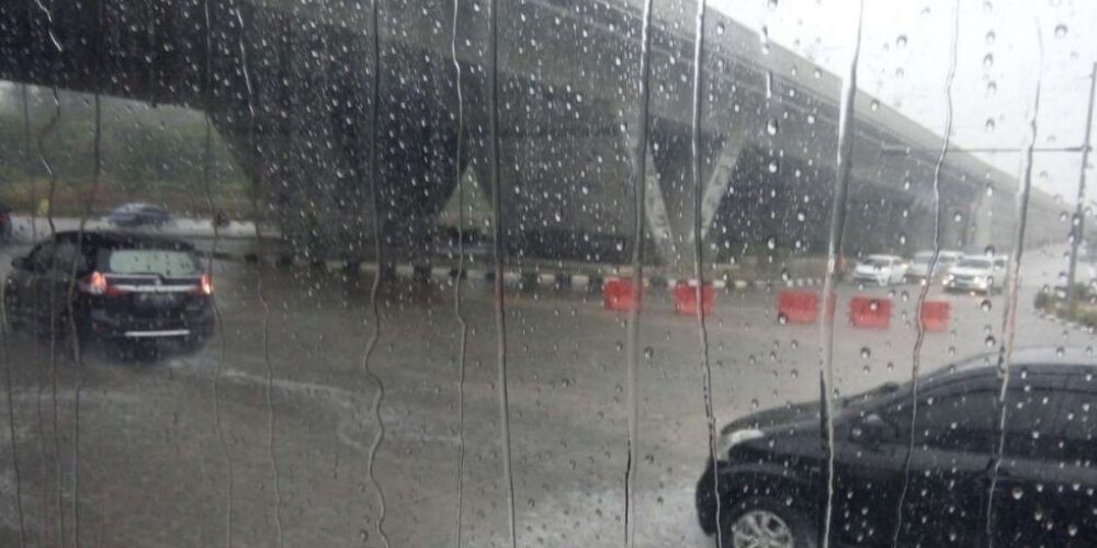 Hujan Lebat di Batam, Warga Bertanya: Apa Dosa Kami?