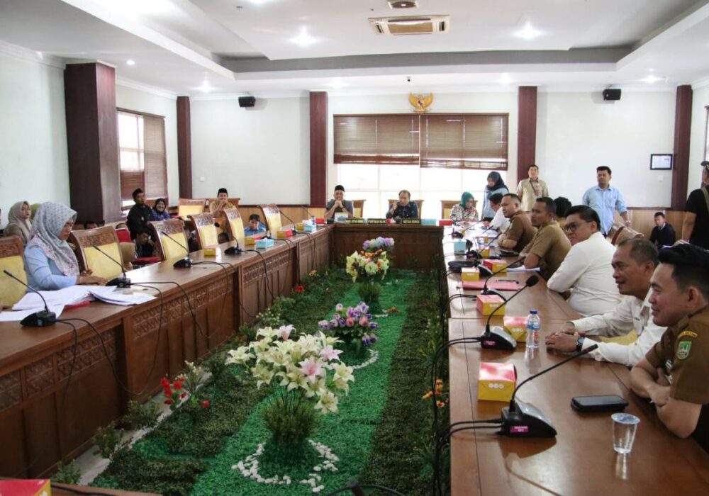 DPRD Batam Gelar RDPU Panas: Guru Honorer Tuntut Prioritas dalam Seleksi PPPK