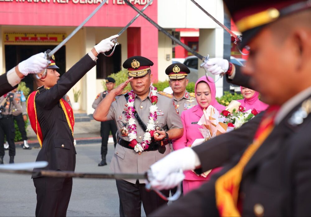 Polda Kepri Gelar Upacara Farewell and Welcome Parade, Sambut Kapolda Baru Brigjen. Pol. Asep Safrudin