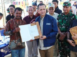 Ketua DPRD Hadiri Kunker Mentrans Ke Rempang, 45 Sertifikat Hak Milik Diserahkan Kepada Warga