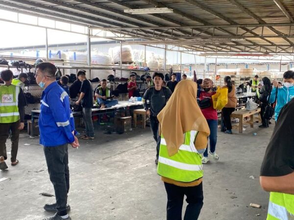 Esun dan Kisah di Balik Mesin: Pabrik yang Menumbuhkan Harapan