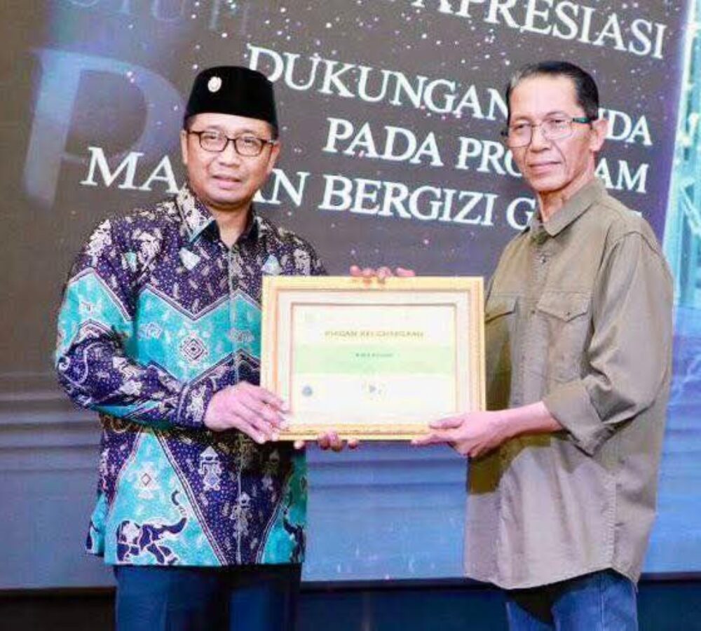 Dukung Program MBG, Amsakar Raih Penghargaan dari BPMP