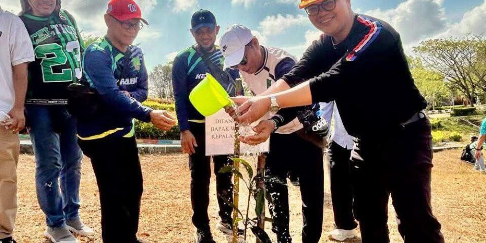 Aksi Tanam Pohon di Kebun Raya Gaungkan Semangat Gema Batam ASRI
