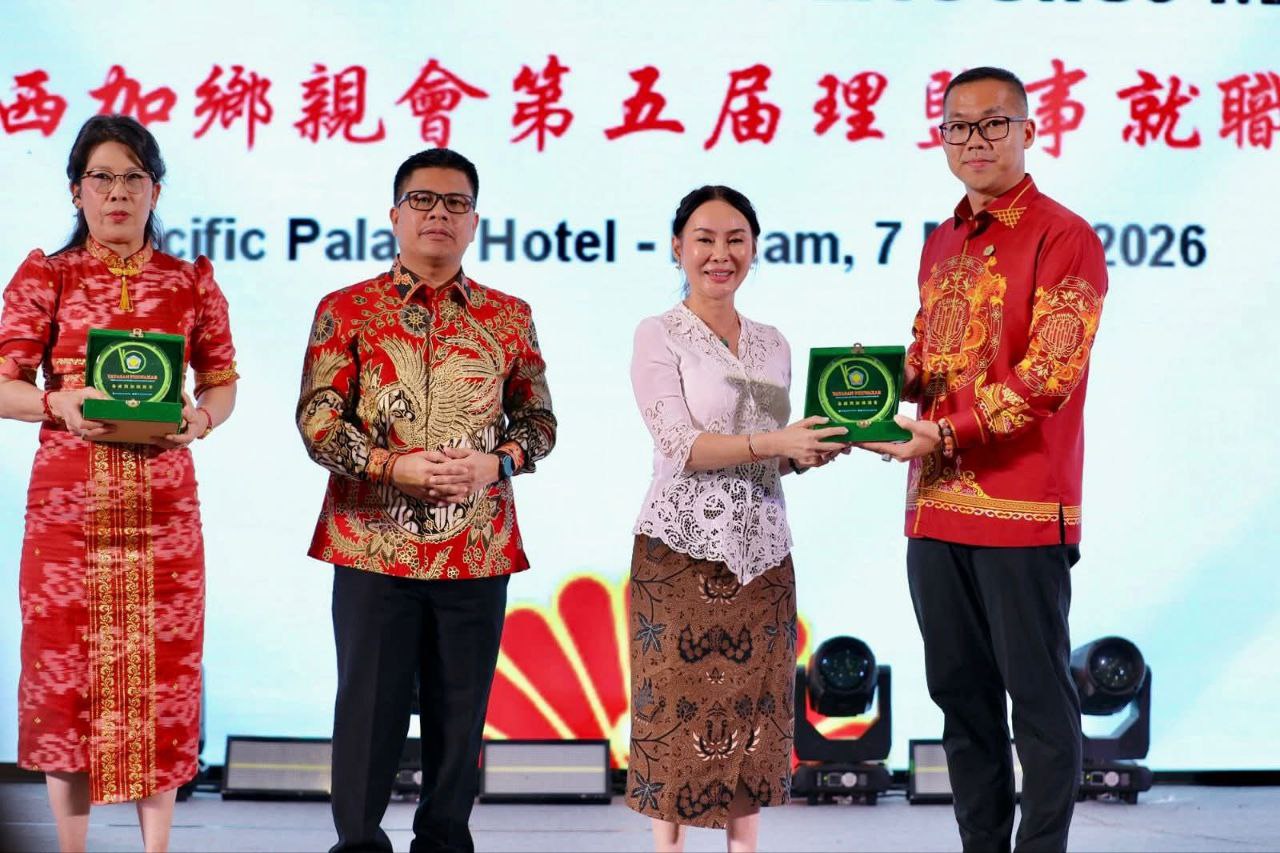 Wakil Wali Kota Batam, Li Claudia Chandra, menghadiri perayaan Cap Go Meh yang dirangkaikan dengan pengukuhan dewan dan pengurus Persaudaraan Warga Kalimantan Barat (PERWAKAB) Batam masa bakti 2026-2031 di Pacific Palace Hotel, Batam, Sabtu (7/3/2026) malam.