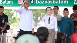 Amsakar-Li Claudia Serahkan Bantuan untuk Disabilitas dan Petugas Kebersihan Batam