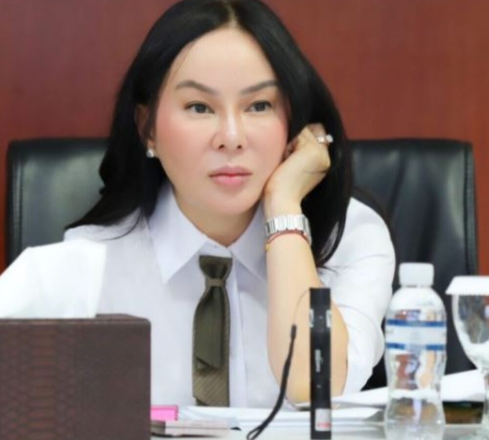 Genap 54 Tahun, Li Claudia Chandra Akui Workaholic: “Kalau Sudah Kerja, Saya Sampai Lupa Waktu”