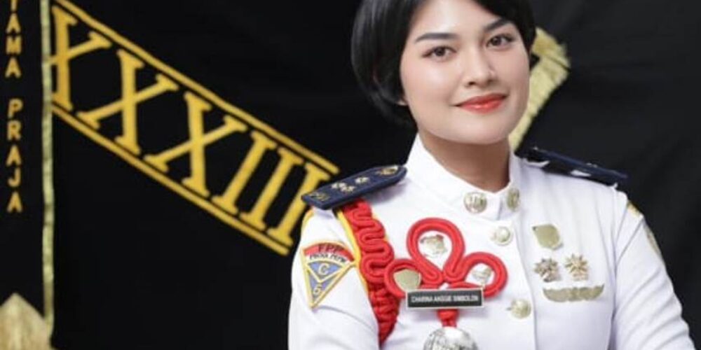 Charina Anggie Simbolon putri prajurit Kodim Batam raih peringkat 1 jurusan di IPDN