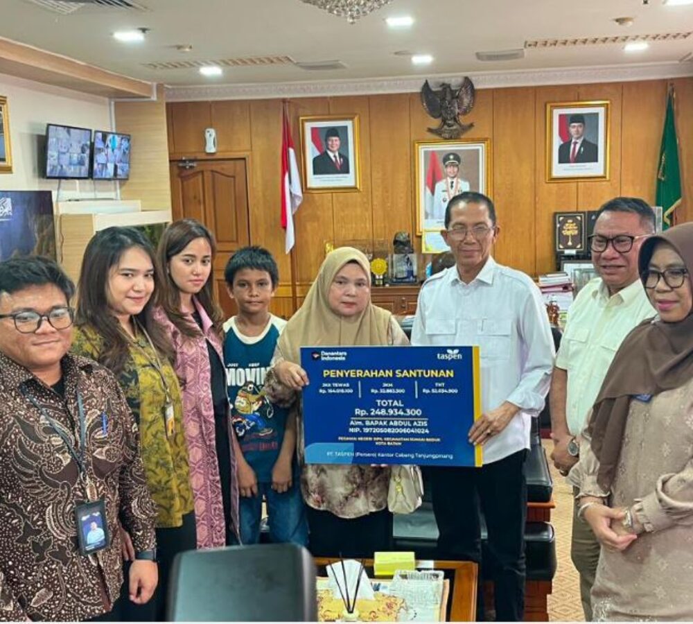 Amsakar Serahkan Santunan JKK Taspen untuk Keluarga ASN Batam yang Meninggal Saat Bertugas