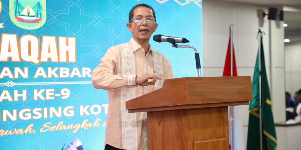 Wali Kota Batam Amsakar Achmad memberikan sambutan pada Harlah ke-9 Perkumpulan Selingsing Kota Batam di Nagoya Mansion.