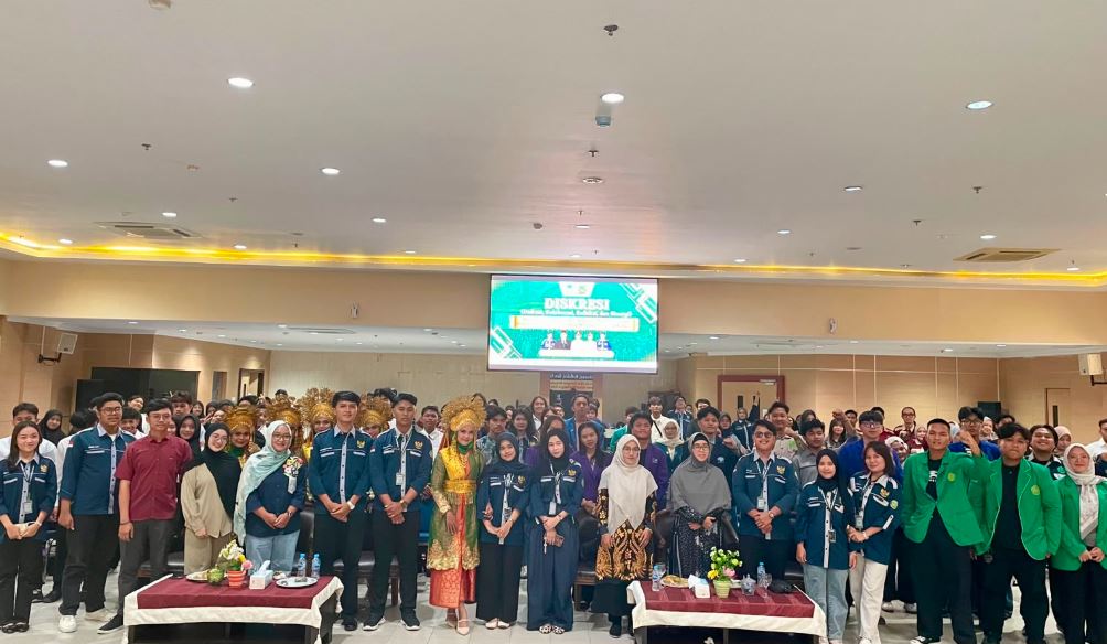 Foto bersama peserta Diskusi Publik dan Pengenalan Keluarga HMKB 2026 di Kantor Wali Kota Batam, belum lama ini.