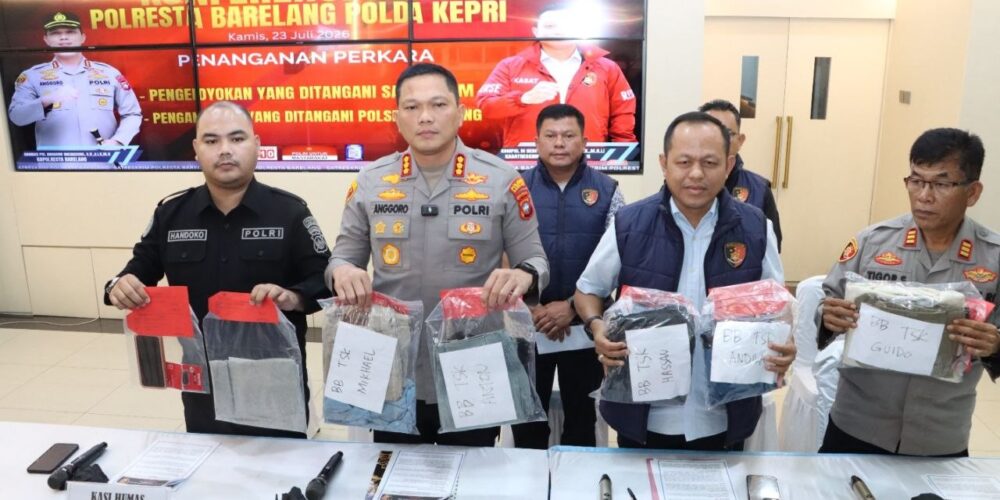Barang bukti dan rekaman video kasus pengeroyokan serta penganiayaan di Homestay Mimi Coco Bengkong.