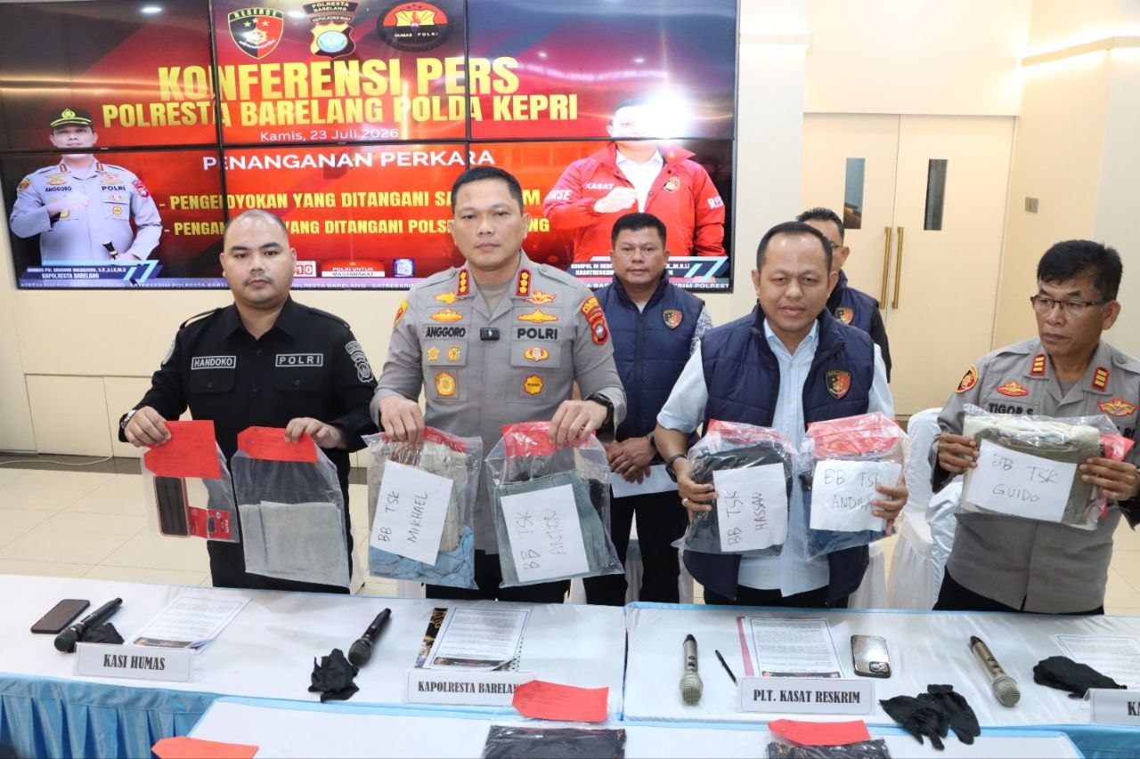 Barang bukti dan rekaman video kasus pengeroyokan serta penganiayaan di Homestay Mimi Coco Bengkong.