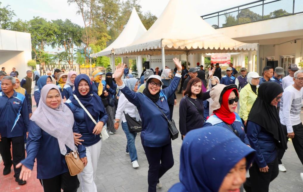 Lomba tradisional Persatuan Mantan Pegawai Pemko Batam dalam rangka HUT ke-81 RI di Taman Kolam Sekupang.