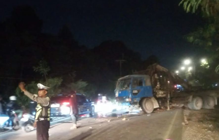 Kecelakaan tunggal melibatkan satu unit lori truk crane bernomor polisi BP 8579 ZG terjadi di Jalan Hasanudin, Kelurahan Batu Besar, Kecamatan Nongsa, Batam, pada Rabu (19/8/2026) malam.
