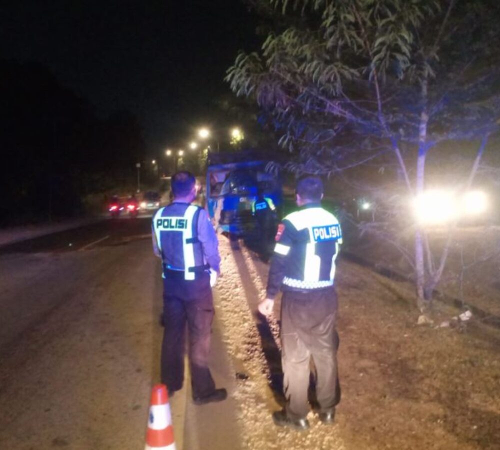Truk Crane Alami Rem Blong di Jalan Hasanudin Nongsa, Polsek Nongsa Gerak Cepat Amankan TKP
