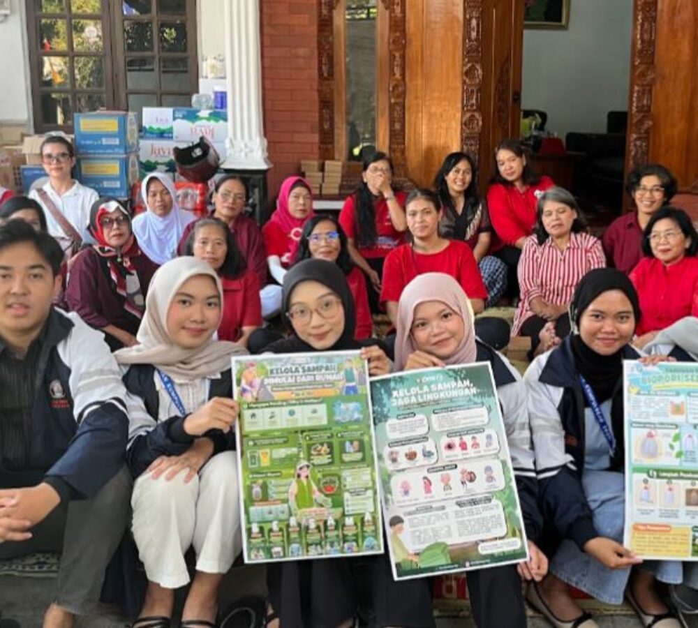 Dari Bekas Menjadi Manfaat: Mahasiswa KKN Undip Ajak Warga Kumpulrejo Kelola Sampah