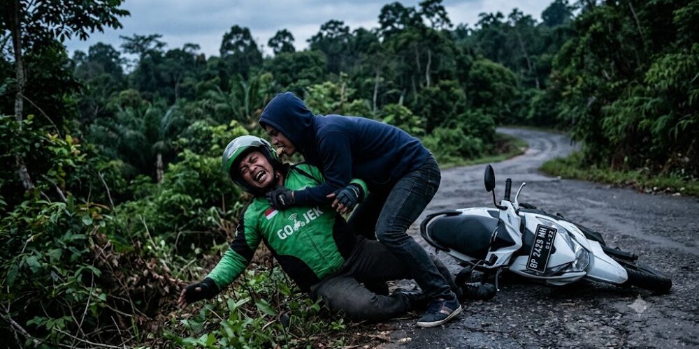 Definisi Penumpang Dajjal: Naik Ojol, Lempar Driver ke Jurang, Telinganya Disantap!