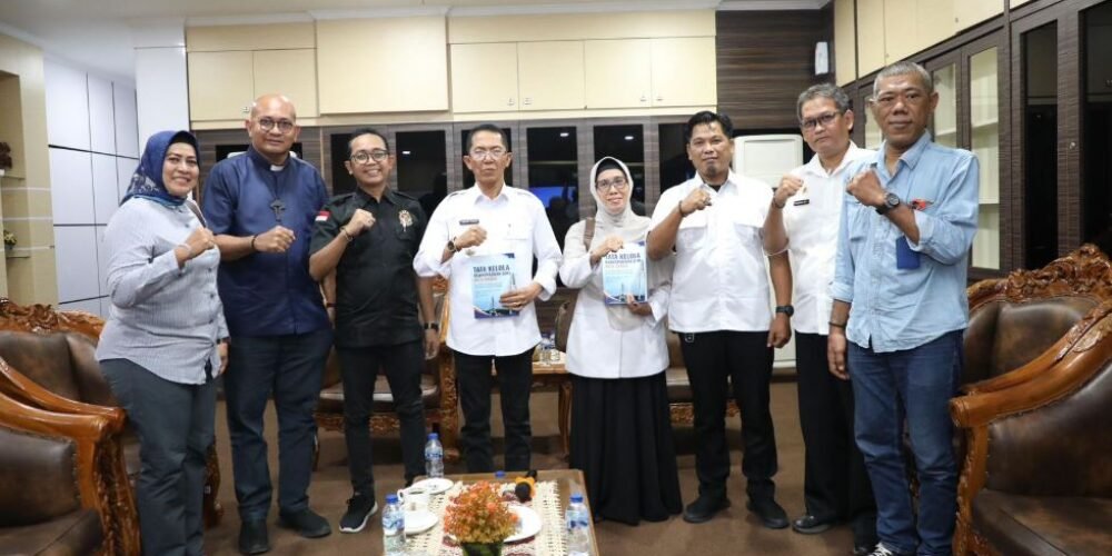 Wali Kota Batam, Amsakar Achmad, mendorong penguatan deteksi dini terhadap potensi kerawanan sosial melalui sinergi Pemerintah Kota Batam dan Forum Kewaspadaan Dini Masyarakat (FKDM).