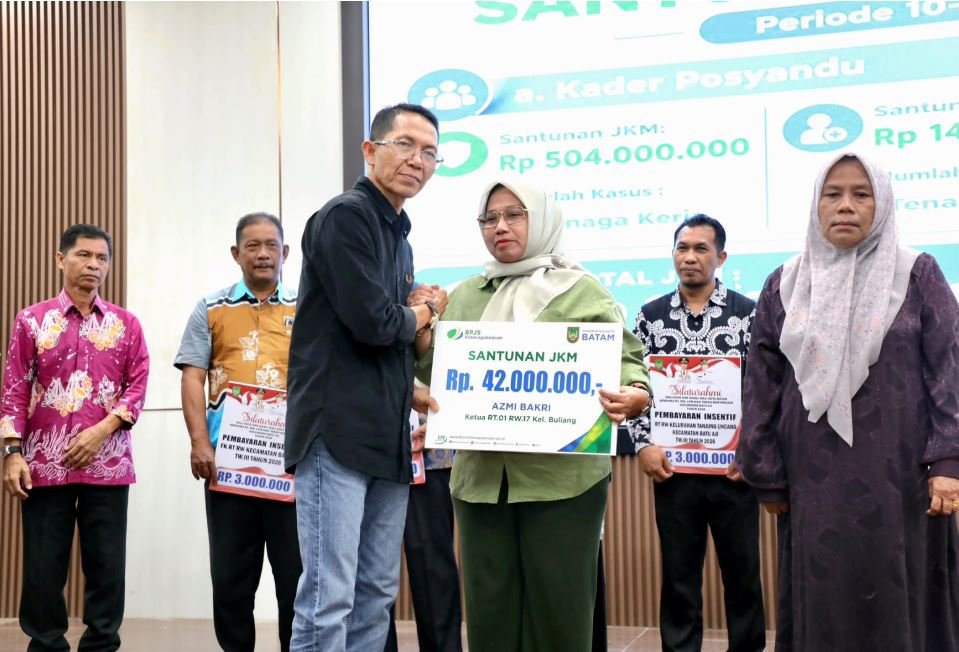 Wali Kota Batam, Amsakar Achmad dalam silaturahmi RT, RW, dan LPM se-Kecamatan Batu Aji di Aula UNRIKA Batam, Jumat