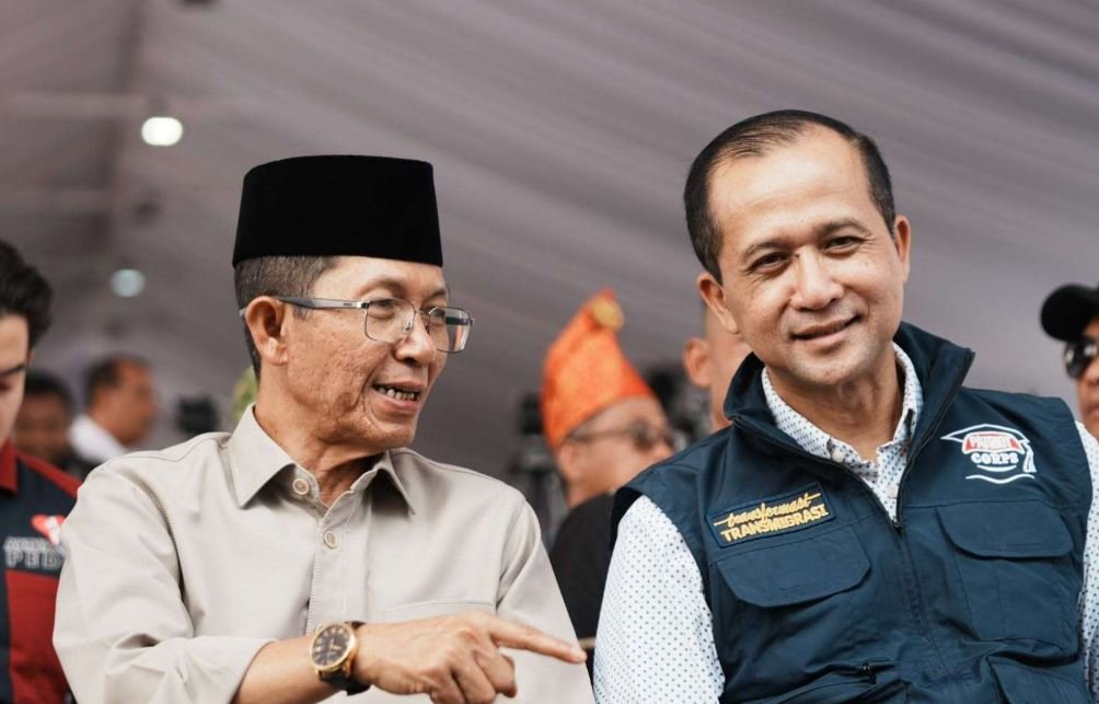Kepala BP Batam, Amsakar Achmad bersama Menteri Transmigrasi, Muhammad Iftitah Sulaiman Suryanagara.