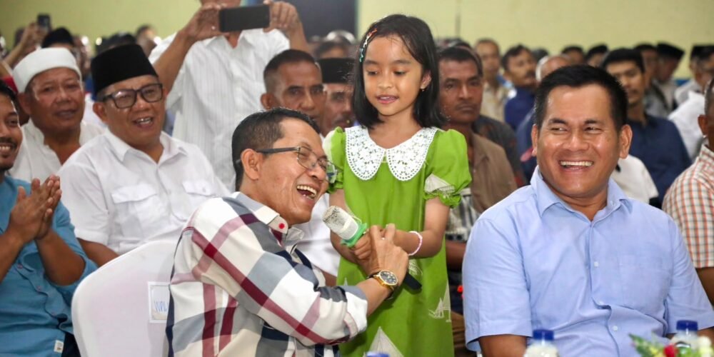 Wali Kota Batam, Amsakar AchmadSilaturahmi bersama RT/RW, LPM, dan Tokoh Masyarakat se-Kecamatan Sekupang di Aula SMP Kartini Sei Harapan, Kecamatan Sekupang, Minggu (4/10/2026) malam.