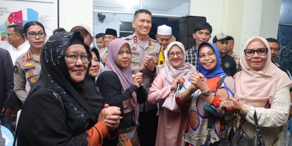 Kapolda Kepri Irjen Pol Suhendri menggelar Ngopi Bareng warga Bengkong Batam untuk menyerap aspirasi terkait keamanan sekolah, lalu lintas, dan kamtibmas.