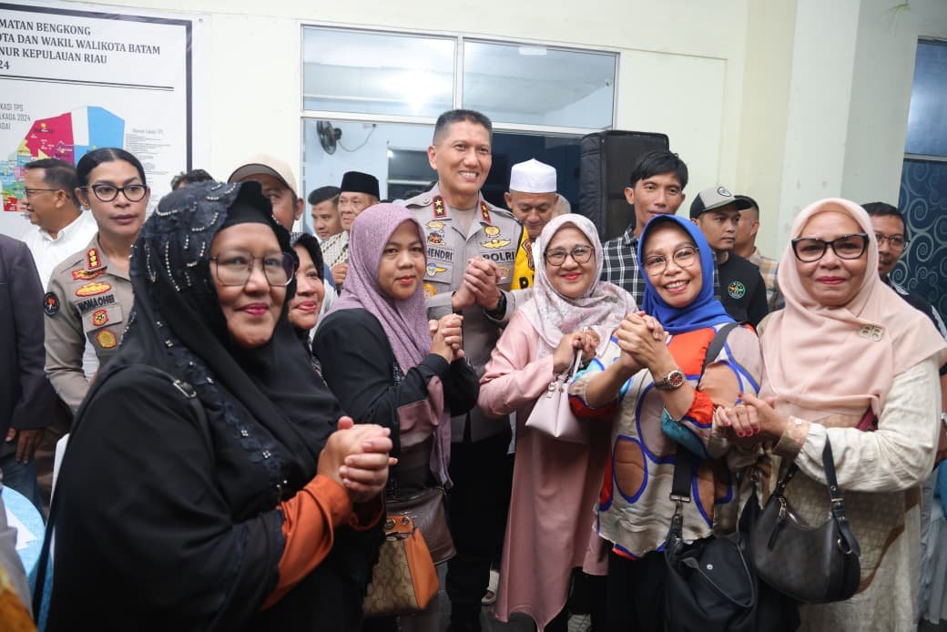 Kapolda Kepri Irjen Pol Suhendri menggelar Ngopi Bareng warga Bengkong Batam untuk menyerap aspirasi terkait keamanan sekolah, lalu lintas, dan kamtibmas.