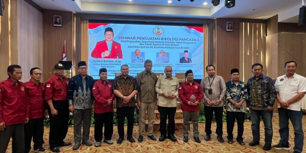 Dalam rangka memperingati Hari Sumpah Pemuda ke-98 Tahun 2026, Dewan Pimpinan Daerah (DPD) Badan Musyawarah Keluarga Jambi (BMKJ) Kota Batam menggelar seminar penguatan ideologi Pancasila di Auditorium Hotel Nagoya Hill, Lubuk Baja, Kota Batam.